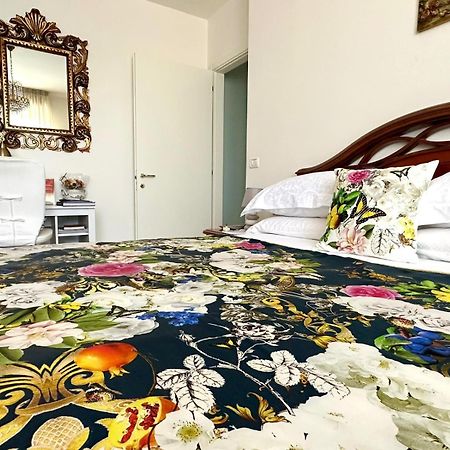 Casa Di Alice Apartment Parma Bagian luar foto