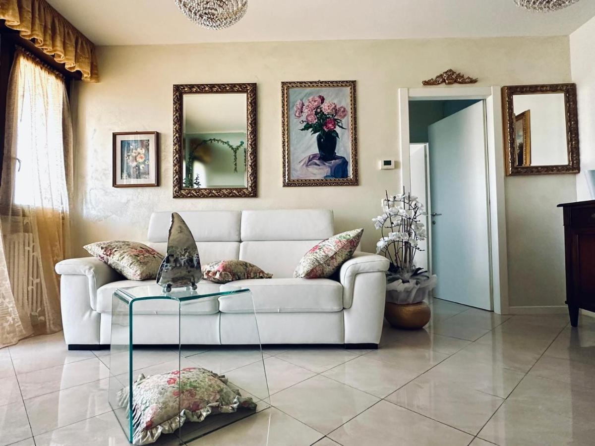 Casa Di Alice Apartment Parma Bagian luar foto